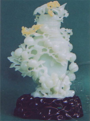 白玉籽《祝壽瓶》