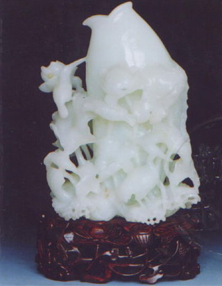 白玉《鯉魚花插》