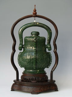 碧玉《提梁卣》