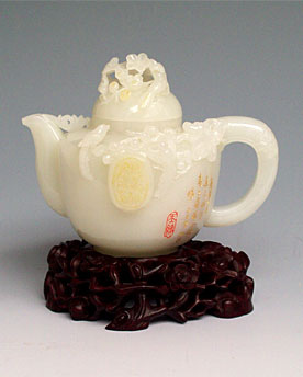 白玉籽《喜鵲登梅壺》