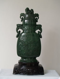 碧玉《瓶》